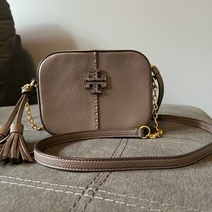 Tory Burch McGraw camera bag in silver maple
